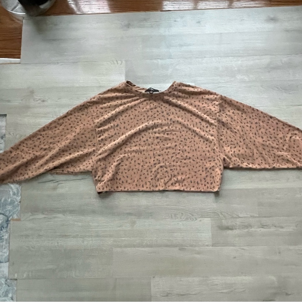 Lulus Cropped Animal Print bat wing sweatshirt (s)
